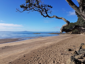 whangaparaoa lodge motel