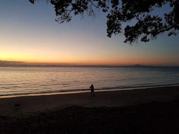 whangaparaoa lodge motel