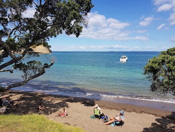 whangaparaoa lodge motel