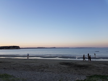 whangaparaoa lodge motel