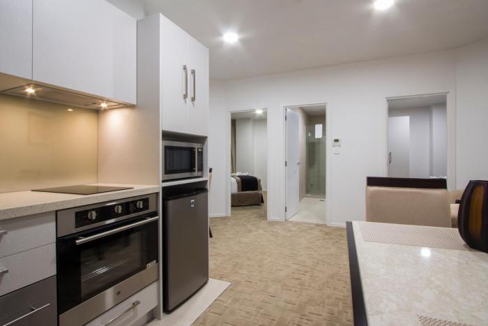 vr queen street hotel and suites