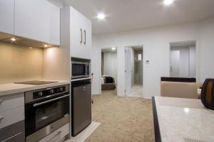 vr queen street hotel and suites