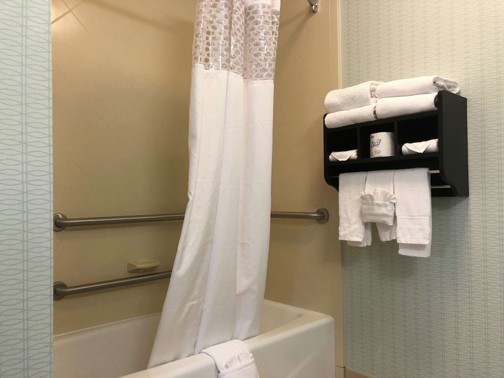 hampton inn and suites nashville opryland