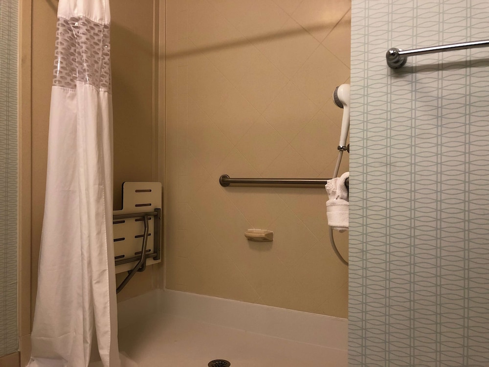 hampton inn and suites nashville opryland