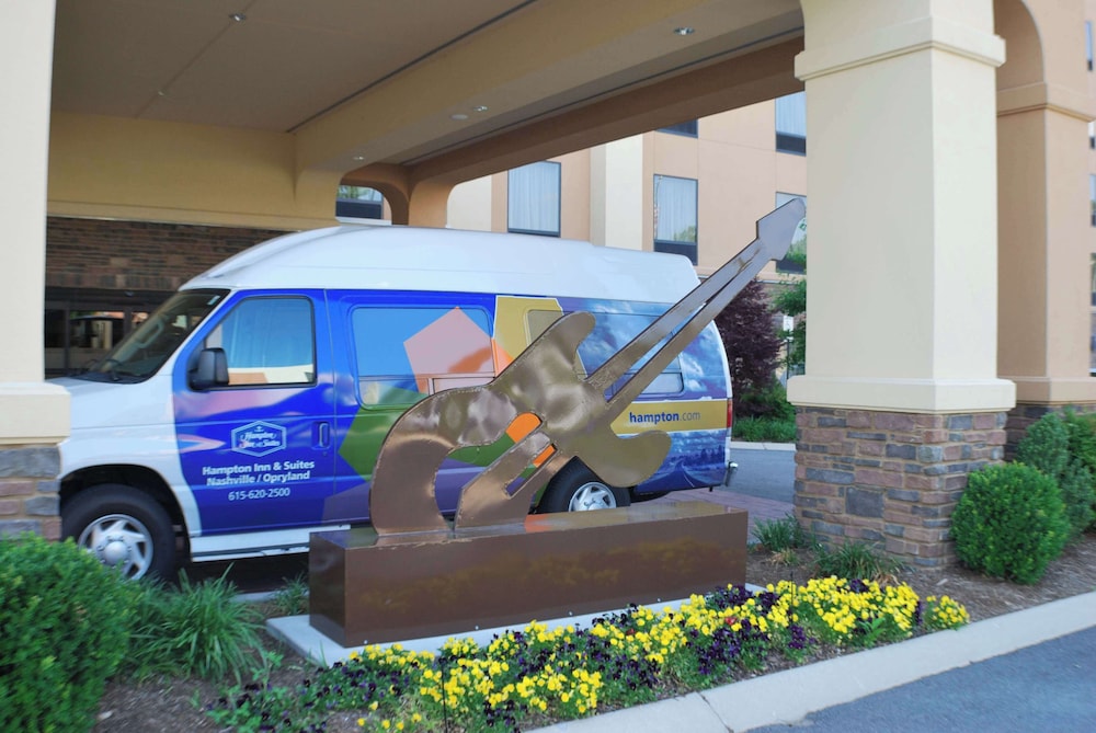 hampton inn and suites nashville opryland