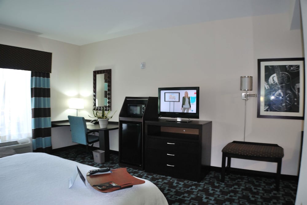 hampton inn and suites nashville opryland
