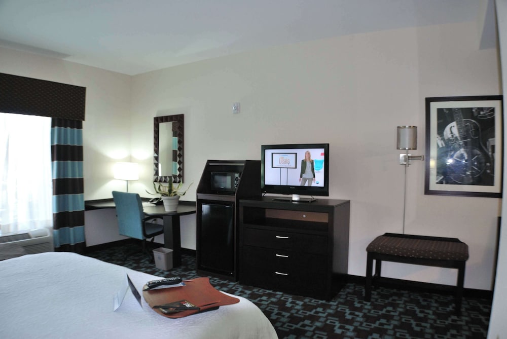 hampton inn and suites nashville opryland
