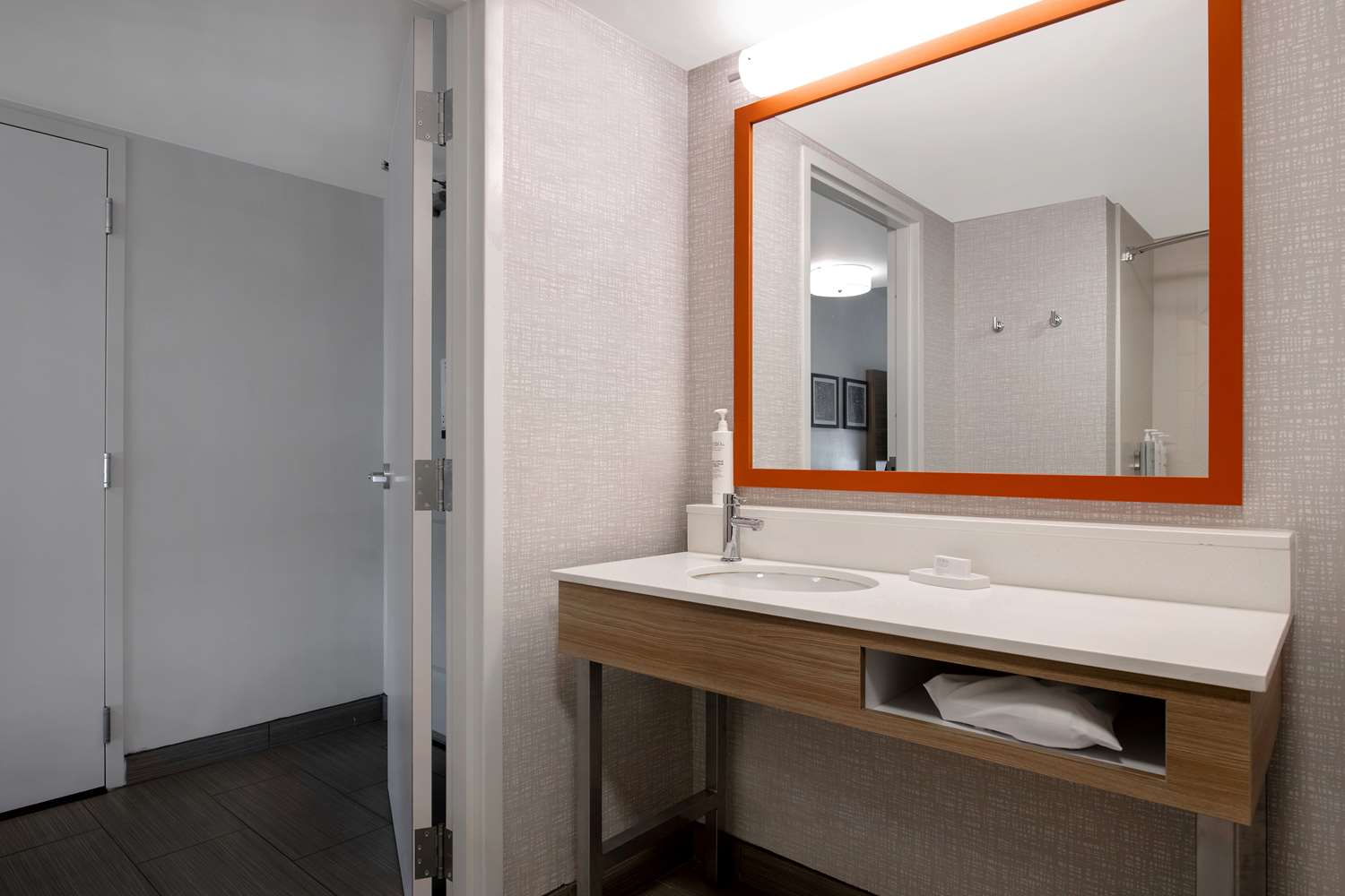 hampton inn anderson alliance business park