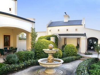 petit and grande plaisir self catering guesthouse