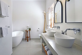 petit and grande plaisir self catering guesthouse