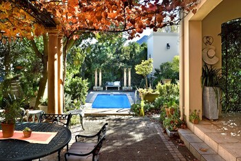 petit and grande plaisir self catering guesthouse