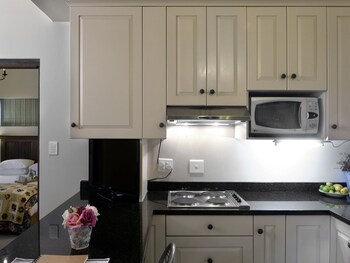 petit and grande plaisir self catering guesthouse