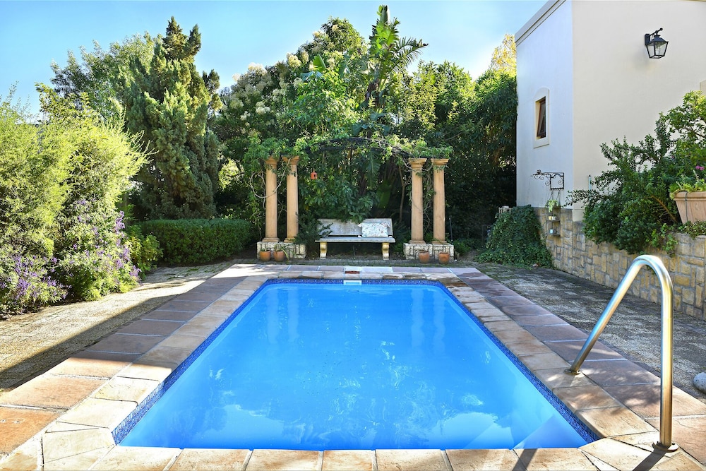 petit and grande plaisir self catering guesthouse