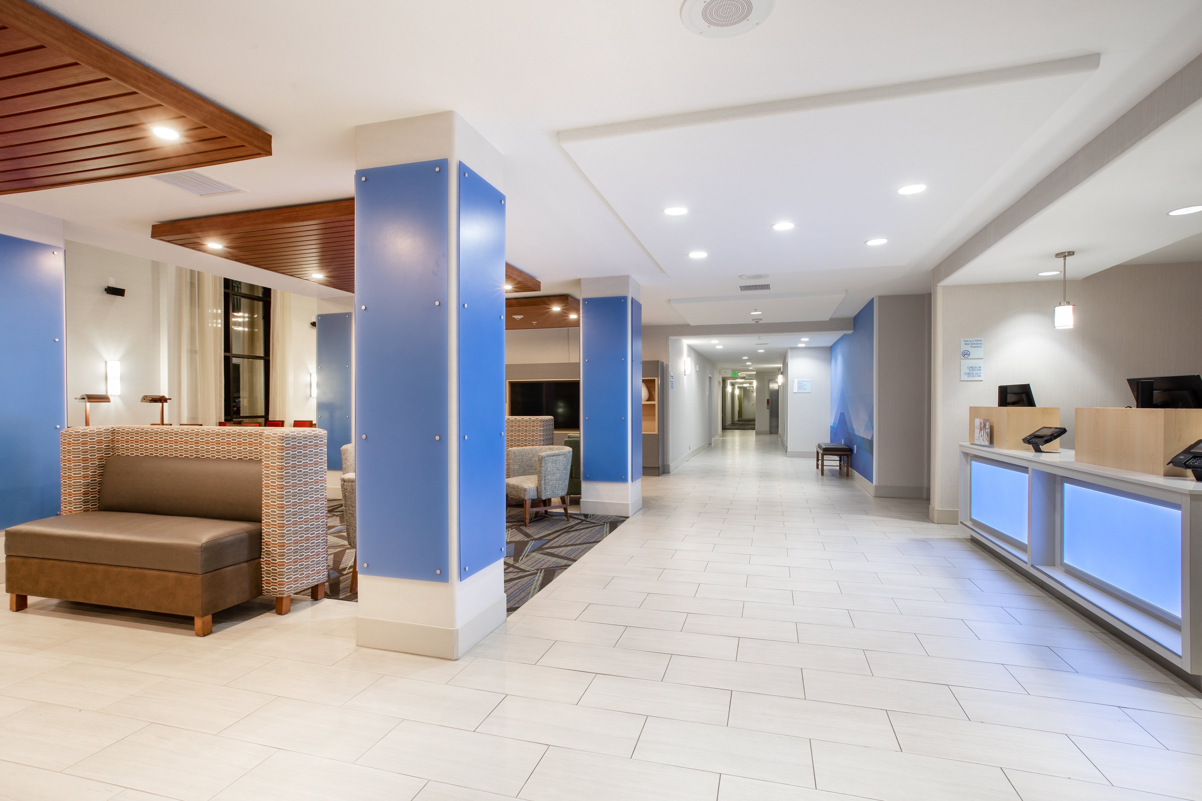 holiday inn express and suites phoenix glendale sports dist