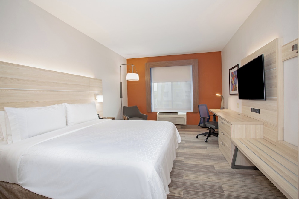 holiday inn express and suites phoenix glendale sports dist