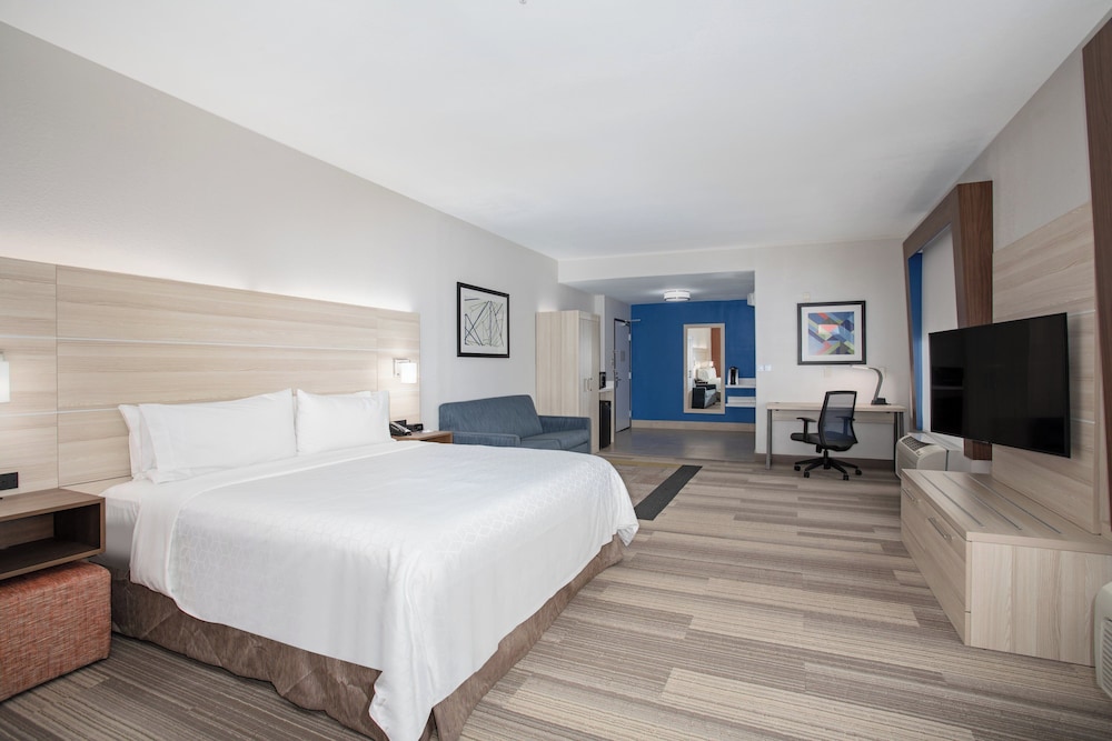 holiday inn express and suites phoenix glendale sports dist