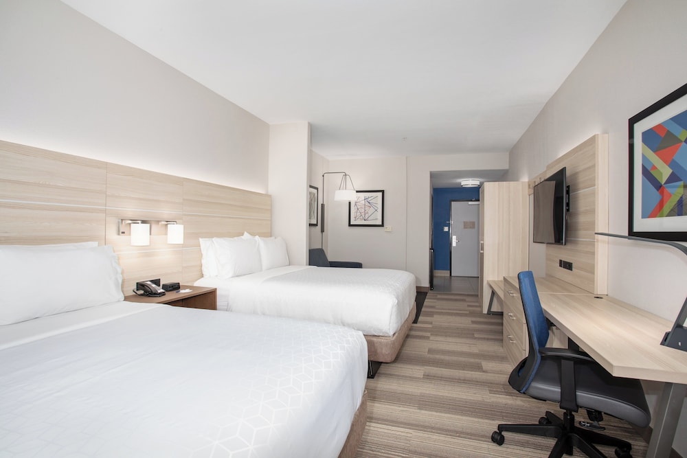 holiday inn express and suites phoenix glendale sports dist