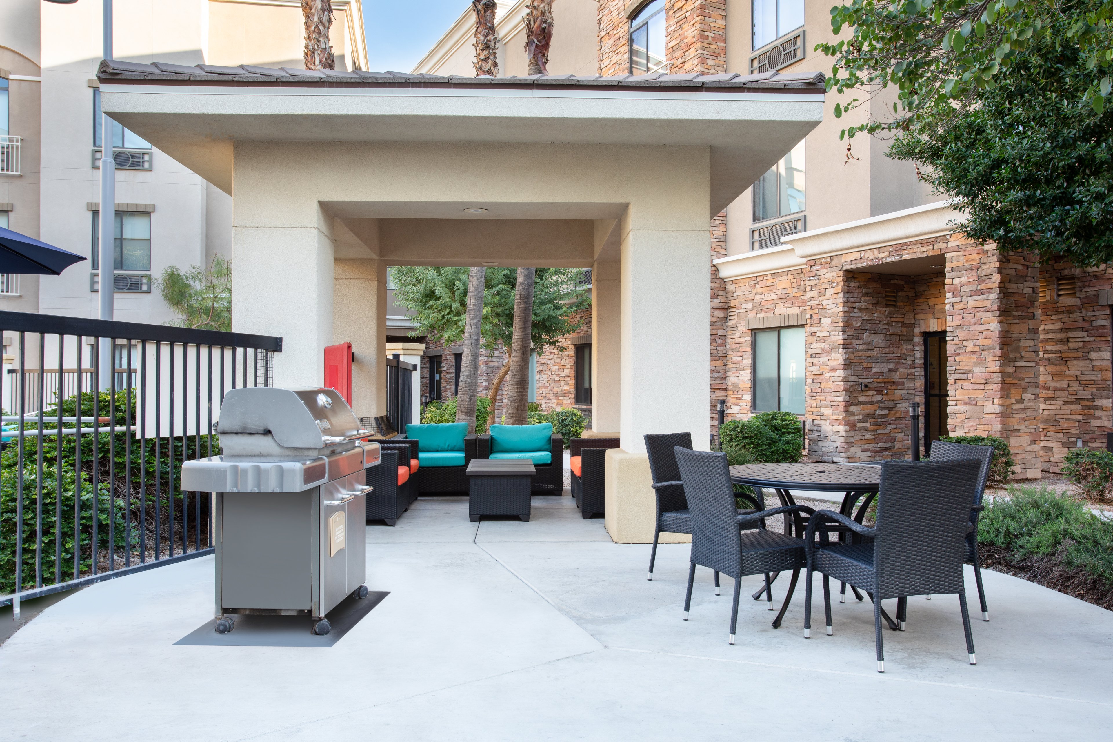 holiday inn express and suites phoenix glendale sports dist