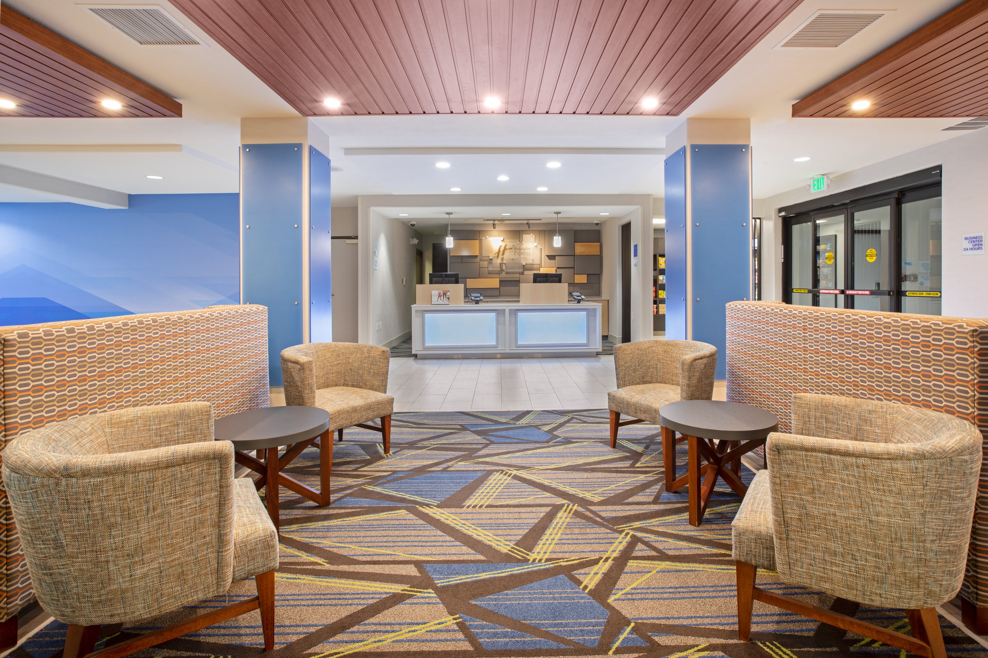 holiday inn express and suites phoenix glendale sports dist