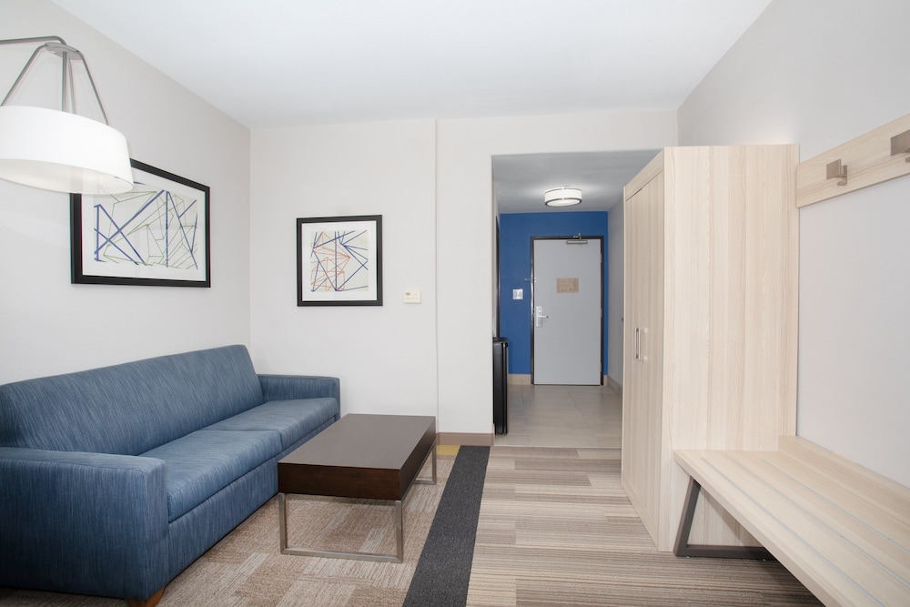 holiday inn express and suites phoenix glendale sports dist