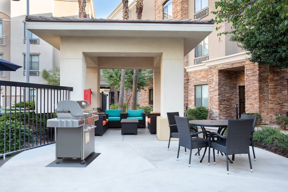 holiday inn express and suites phoenix glendale sports dist