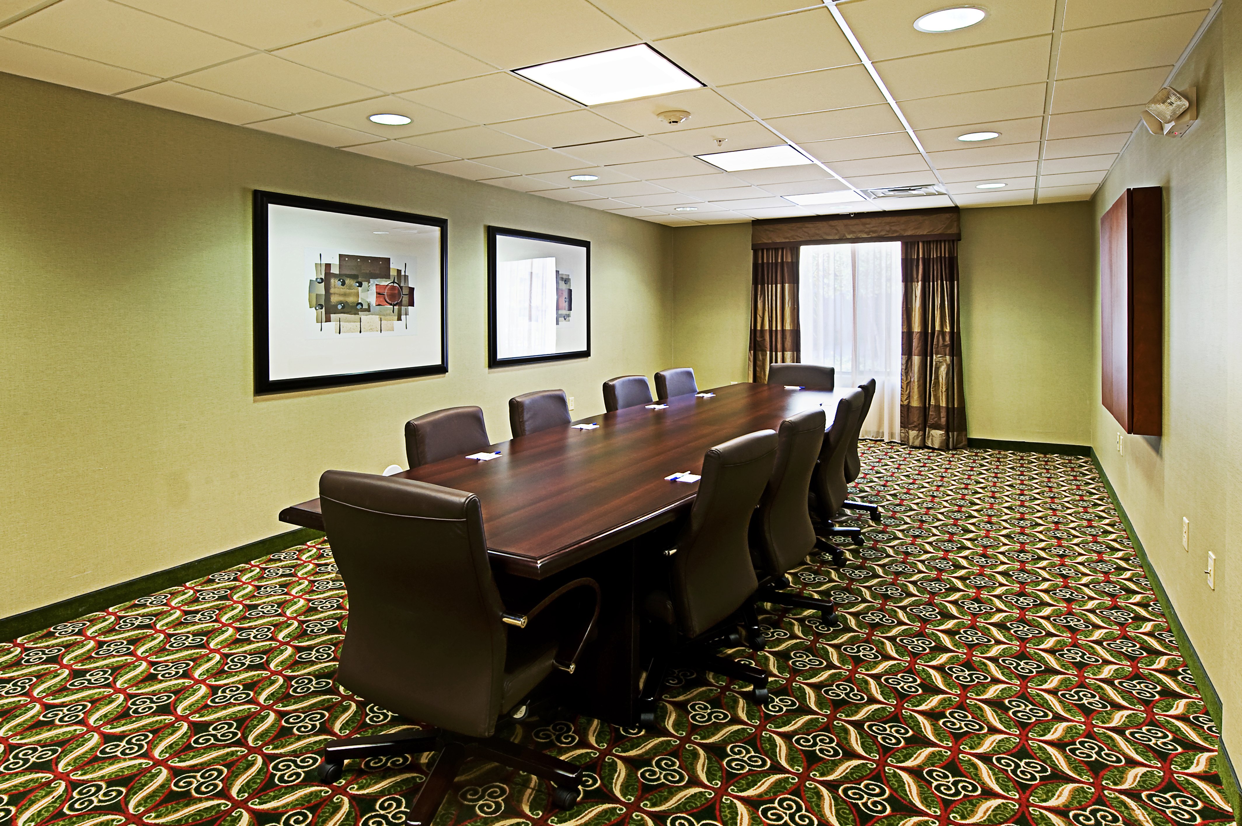 holiday inn express and suites phoenix glendale sports dist