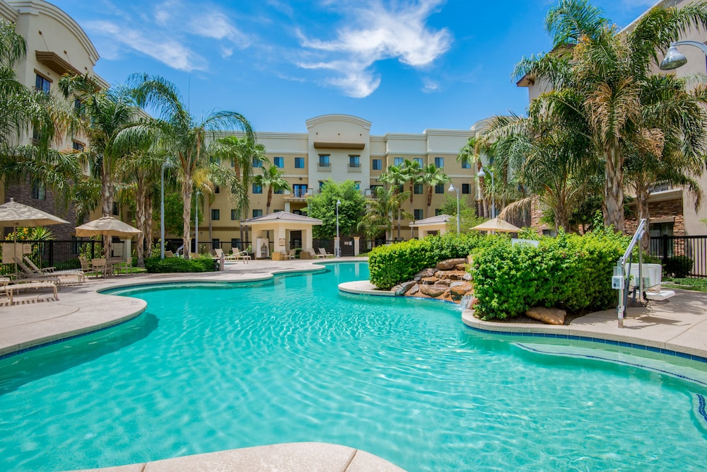holiday inn express and suites phoenix glendale sports dist