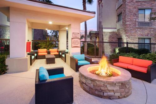 holiday inn express and suites phoenix glendale sports dist