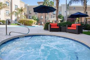 holiday inn express and suites phoenix glendale sports dist