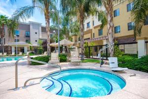 holiday inn express and suites phoenix glendale sports dist
