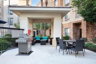 holiday inn express and suites phoenix glendale sports dist