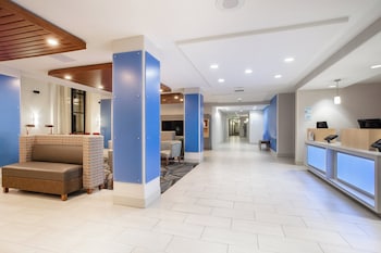 holiday inn express and suites phoenix glendale sports dist