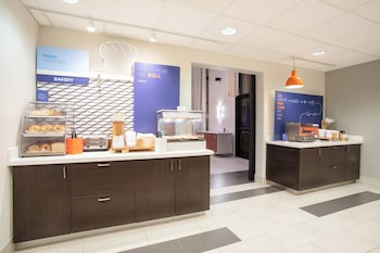 holiday inn express and suites phoenix glendale sports dist