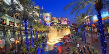 holiday inn express and suites phoenix glendale sports dist