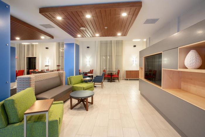 holiday inn express and suites phoenix glendale sports dist