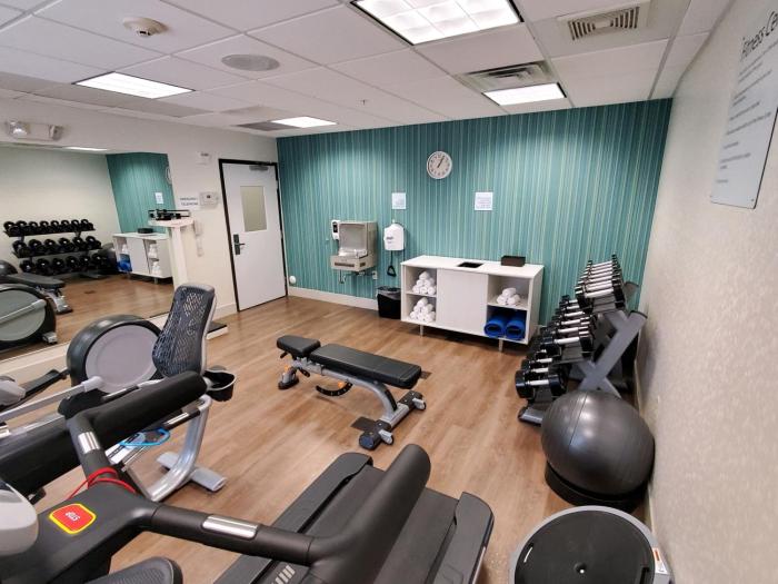 holiday inn express and suites phoenix glendale sports dist