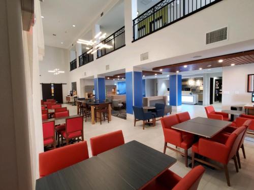 holiday inn express and suites phoenix glendale sports dist