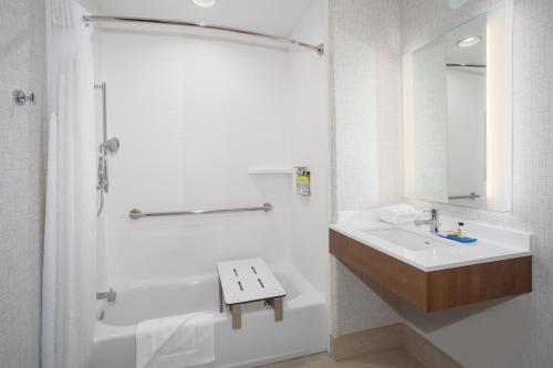 holiday inn express and suites phoenix glendale sports dist