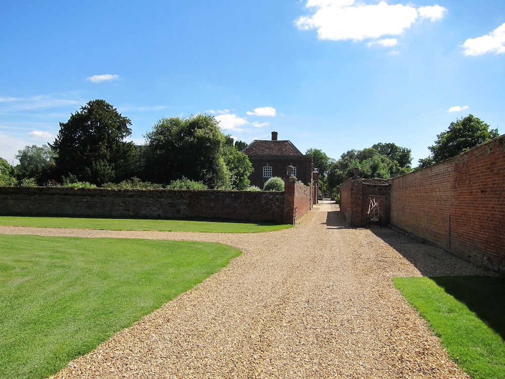 newport pagnell