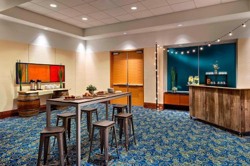 montreal airport marriott in terminal hotel