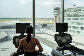 montreal airport marriott in terminal hotel