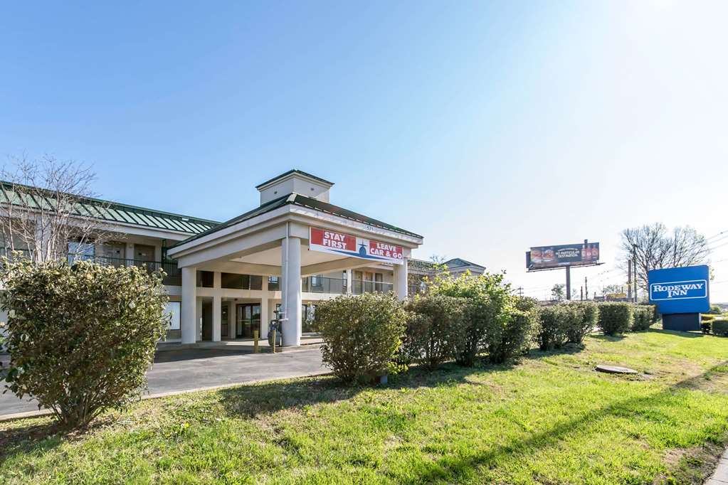 studio 6 suites louisville ky airport expo center