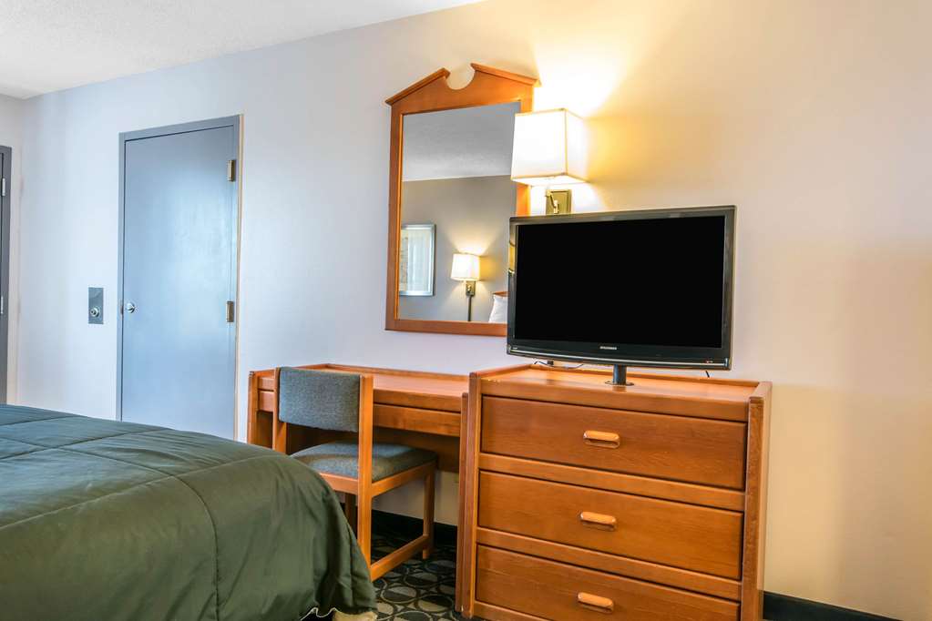 studio 6 suites louisville ky airport expo center