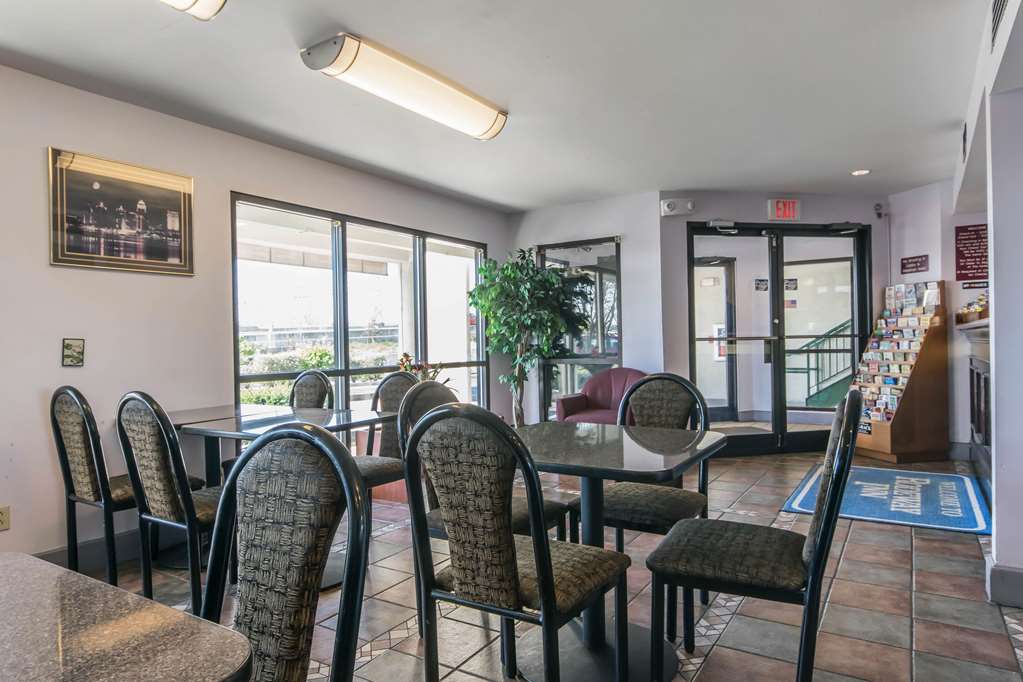 studio 6 suites louisville ky airport expo center