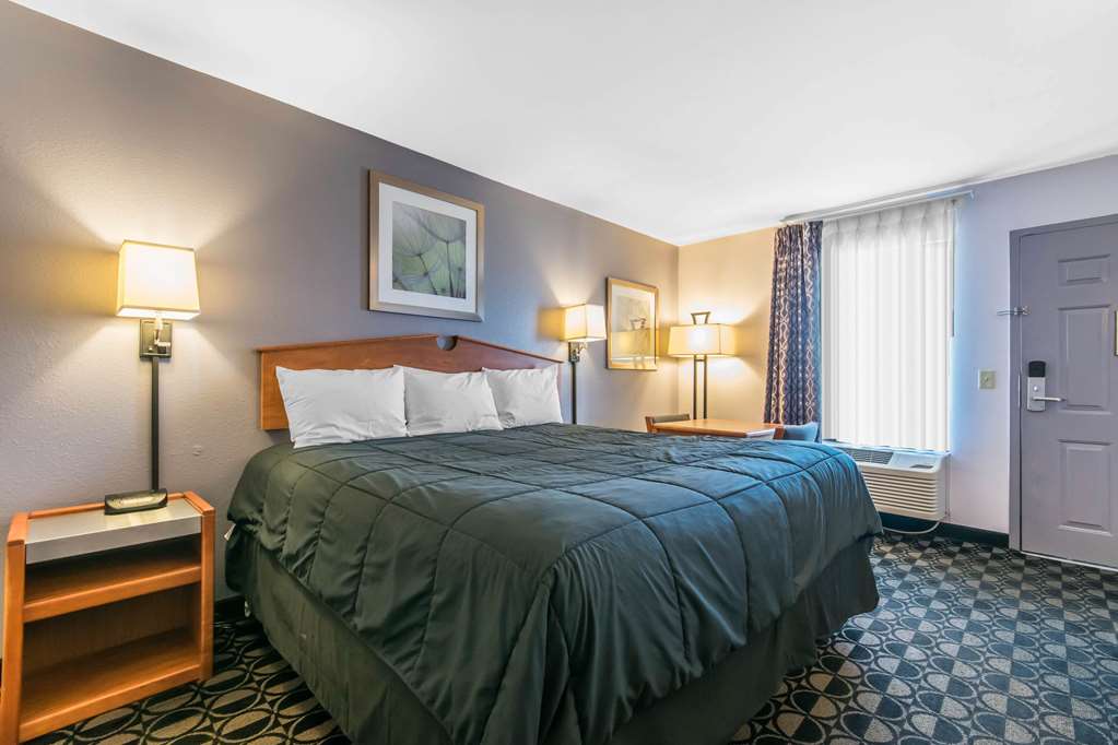 studio 6 suites louisville ky airport expo center