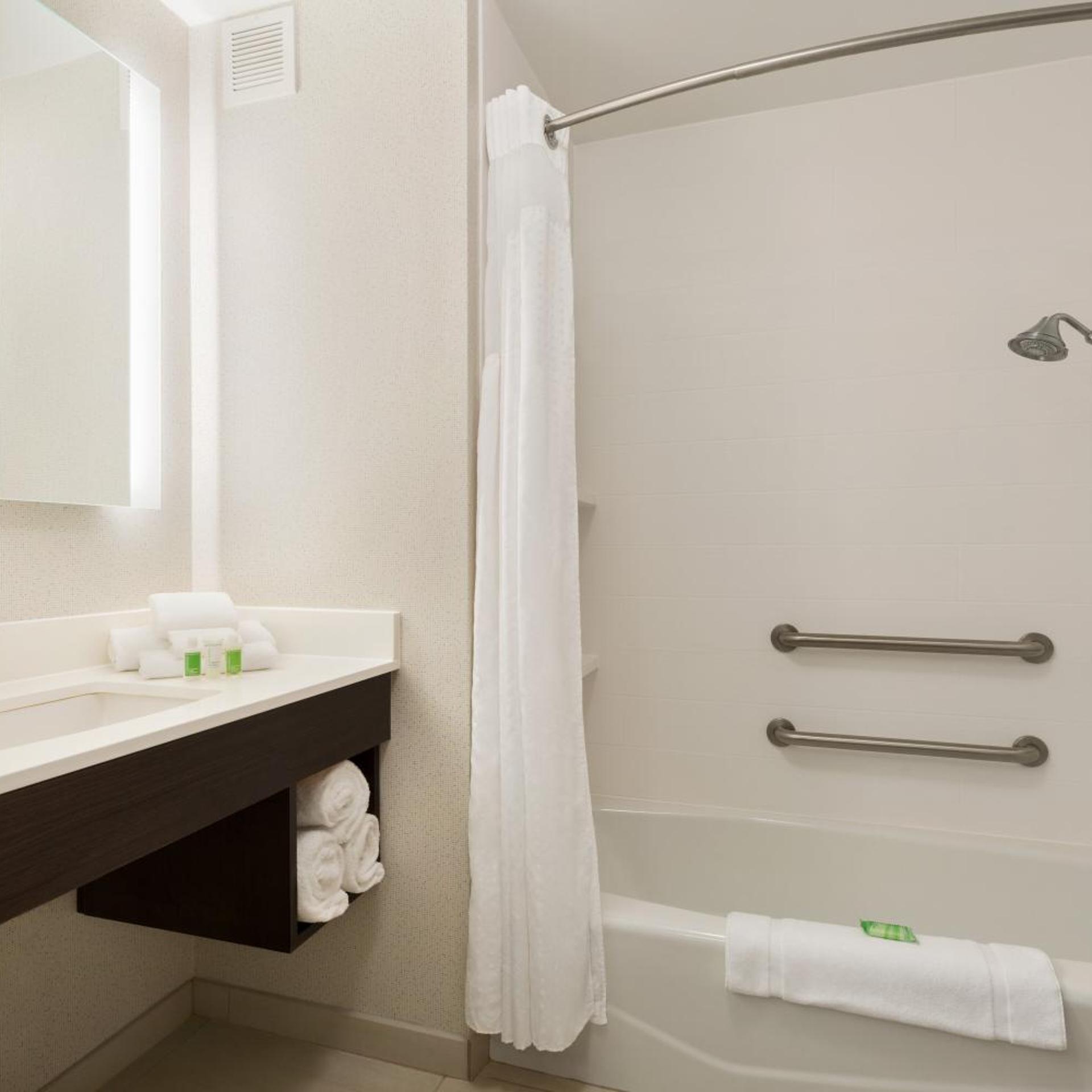 holiday inn express and suites shawnee by ihg