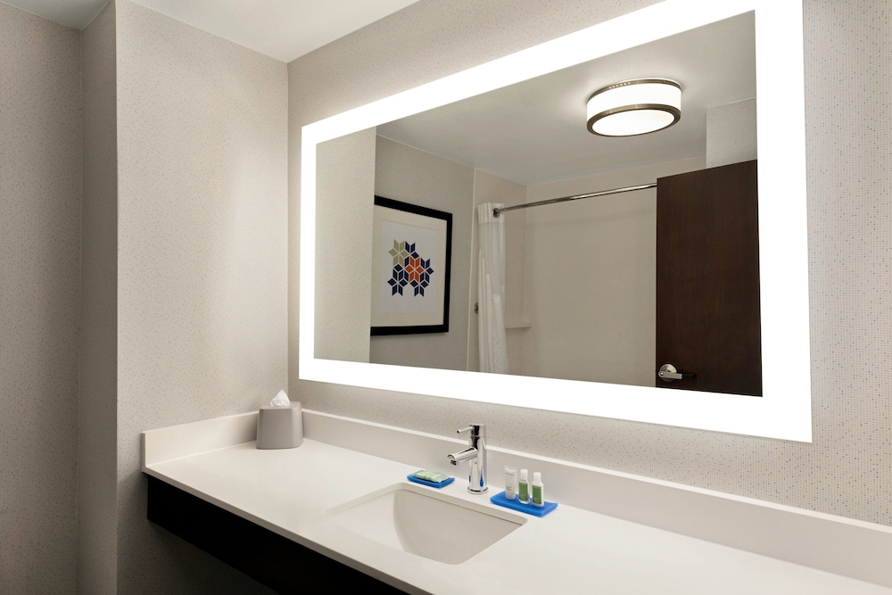 holiday inn express and suites shawnee by ihg