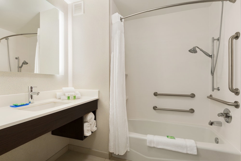 holiday inn express and suites shawnee by ihg