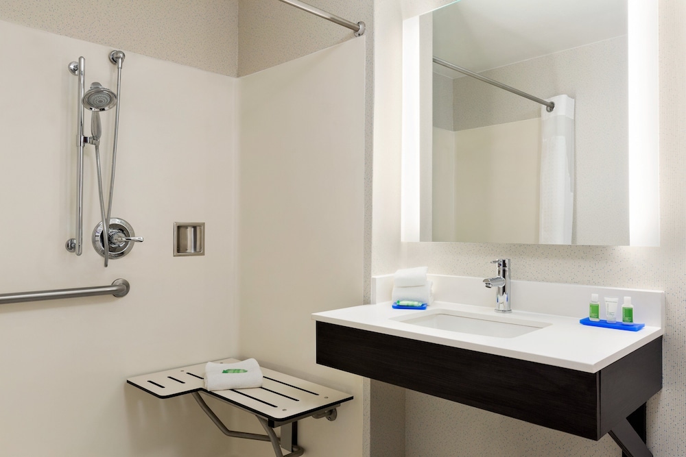 holiday inn express and suites shawnee by ihg