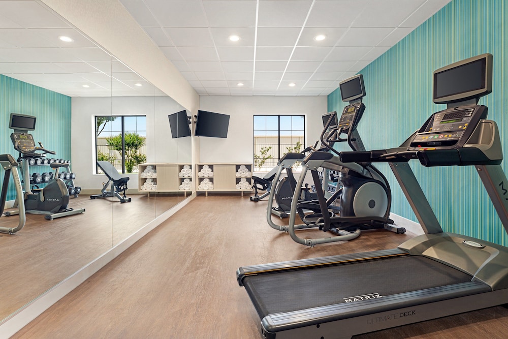 holiday inn express and suites shawnee by ihg